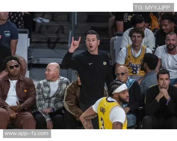 雷迪克分析太阳防守策略与马威篮下威慑导致球队频繁失误 雷迪克分析太阳防守策略与马威篮下威慑导致球队频繁失误