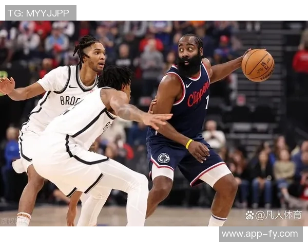 哈登火力全开半场表现惊艳独得22分助球队掌控比赛节奏