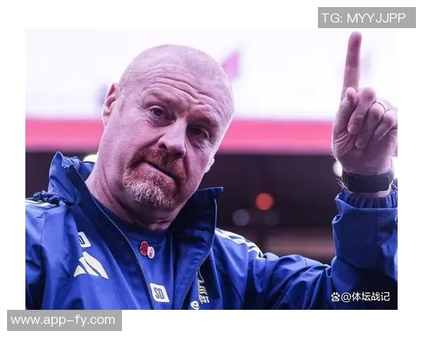 戴奇怒斥裁判判罚不公怀特被推倒后失球影响比赛结果不可原谅